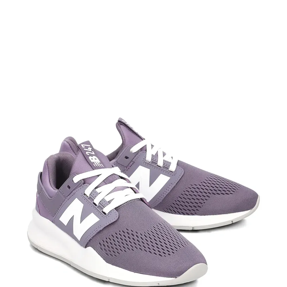 Кроссовки 247 на шнуровке