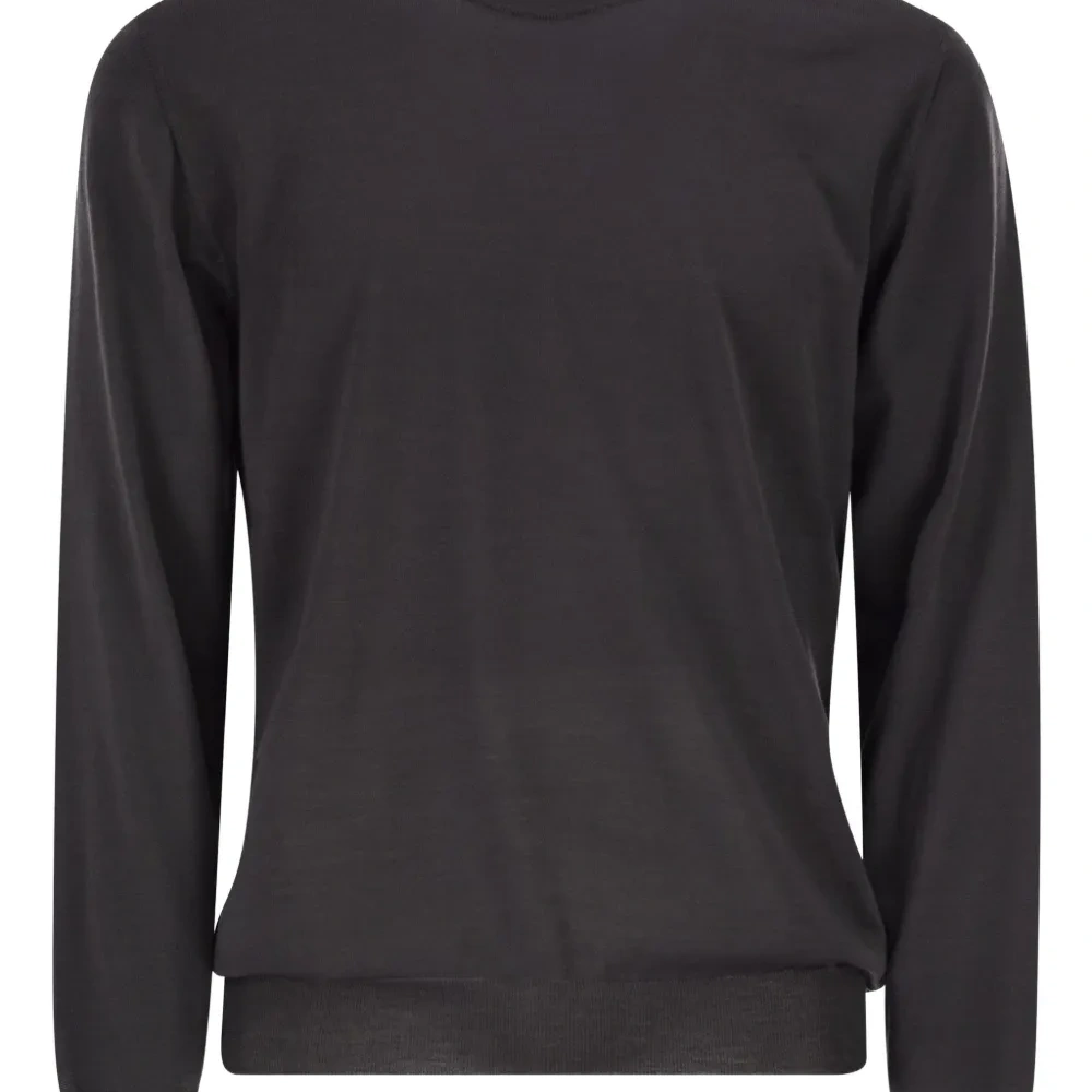 Свитер с круглым вырезом