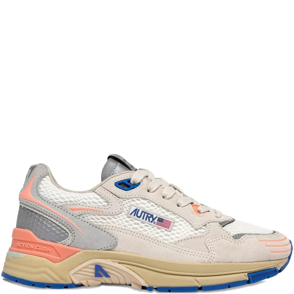 Кроссовки с логотипом