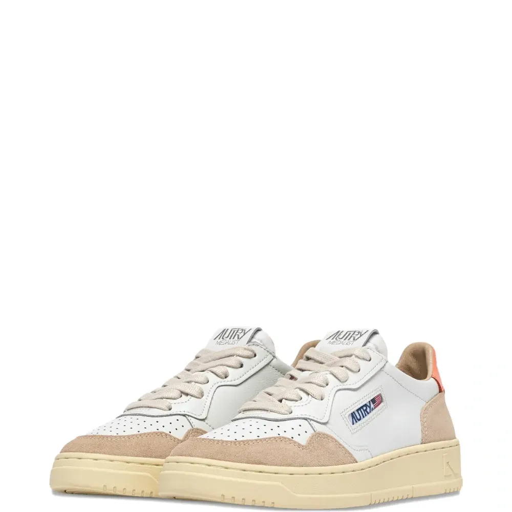 Кожаные кроссовки на шнуровке