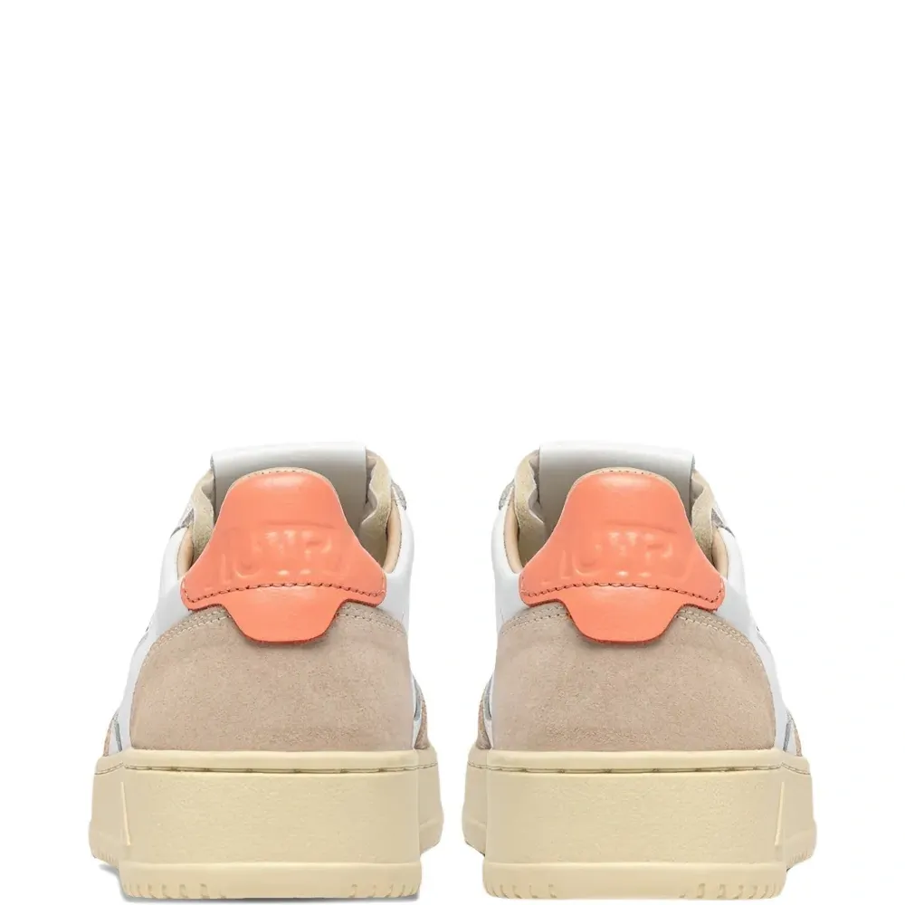 Кожаные кроссовки на шнуровке