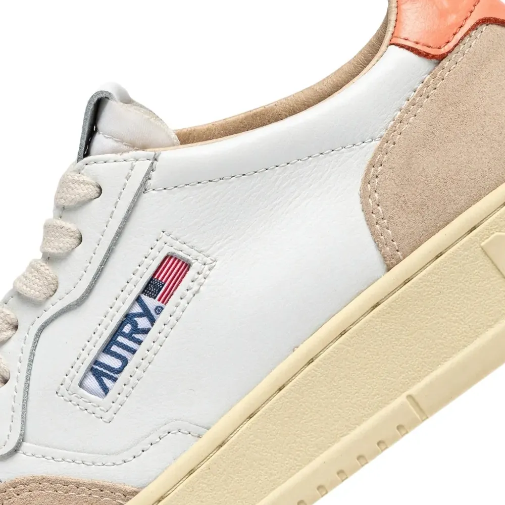 Кожаные кроссовки на шнуровке