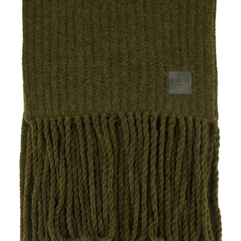 Шарф с бахромой Шарф с бахромой