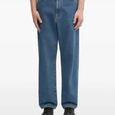 Джинсы с пятью карманами Джинсы с пятью карманами