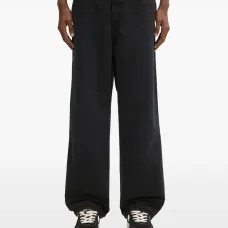 Джинсы с накладными карманами