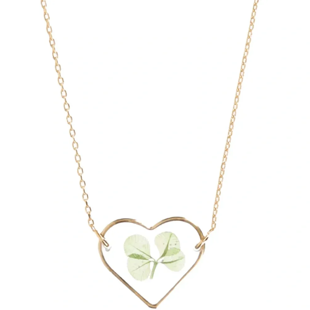 Ожерелье с подвеской в виде клевера и сердцем