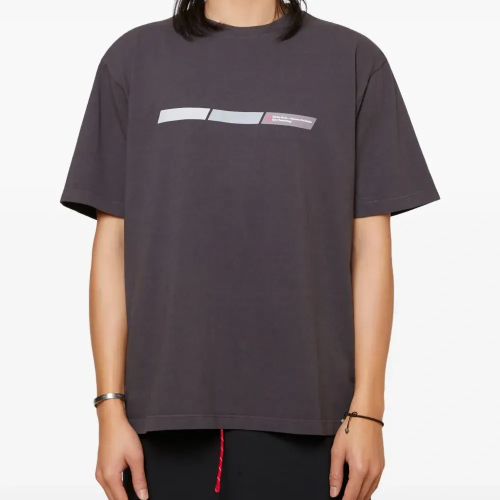 Футболка с логотипом