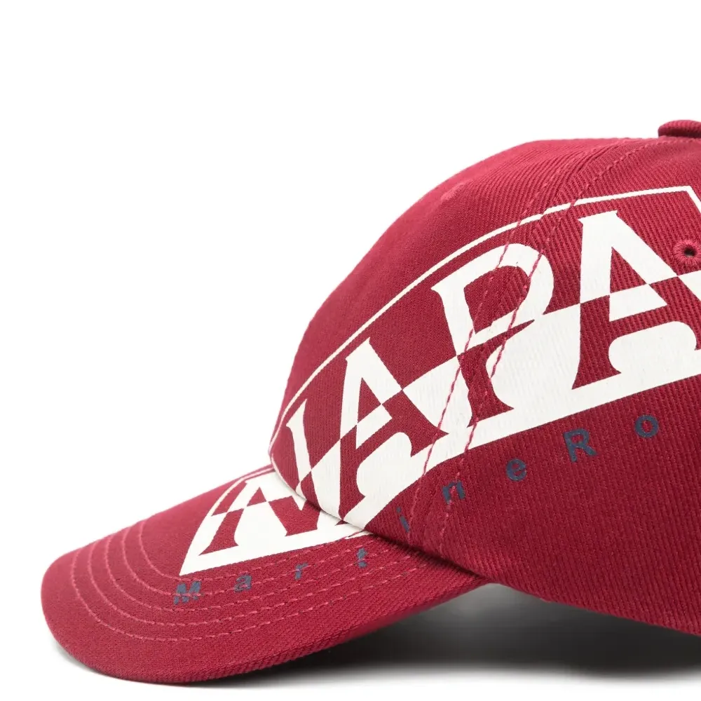 Бейсболка с логотипом