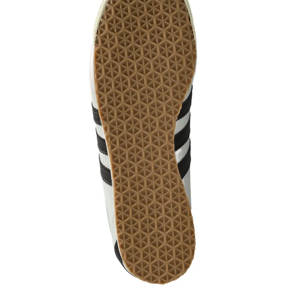 Кроссовки на шнуровке с полосками