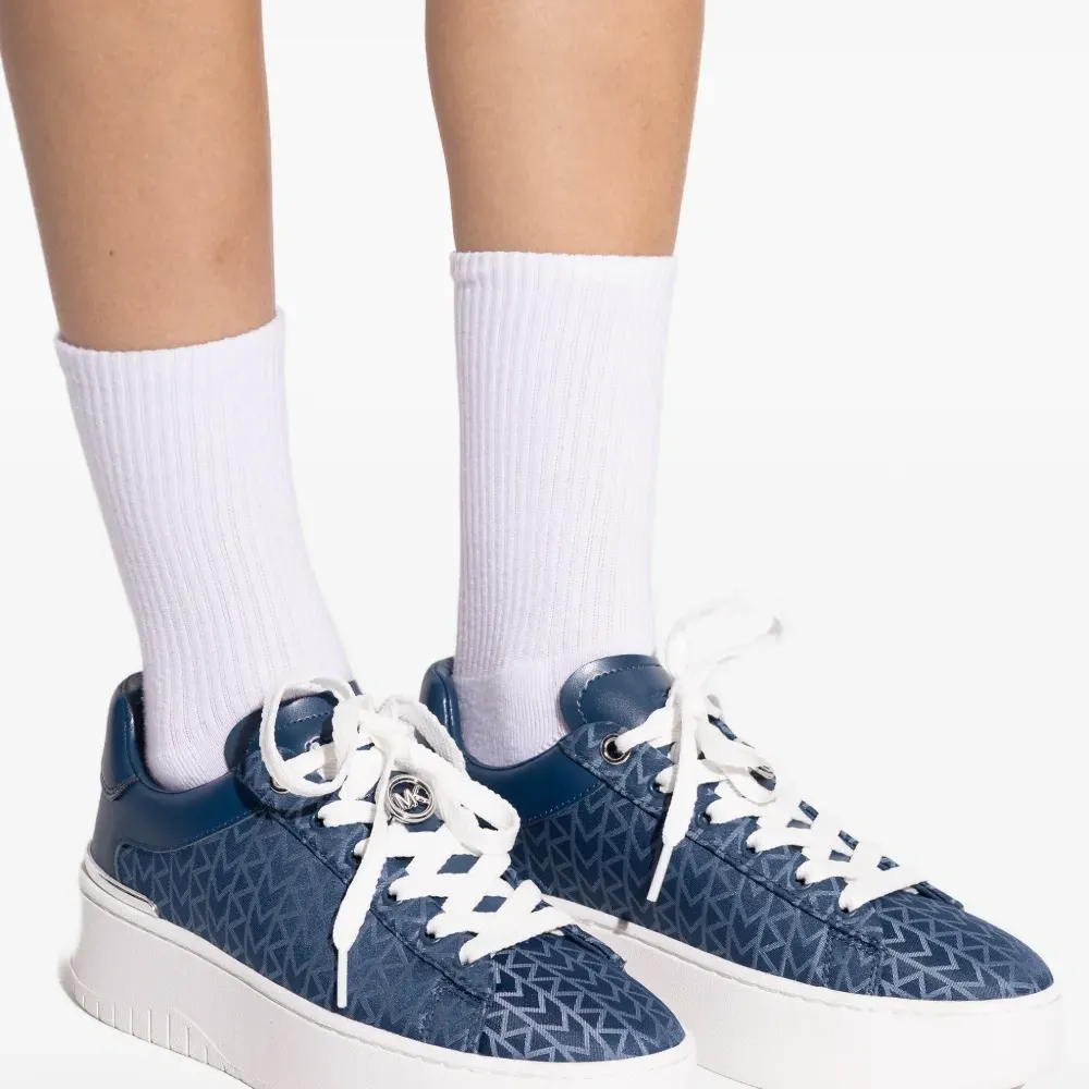 Кроссовки с узором