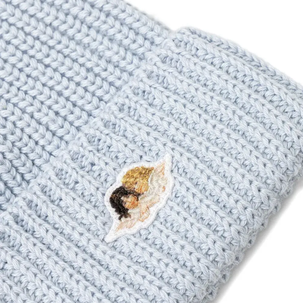 Вязаная шапка с нашивкой Angels