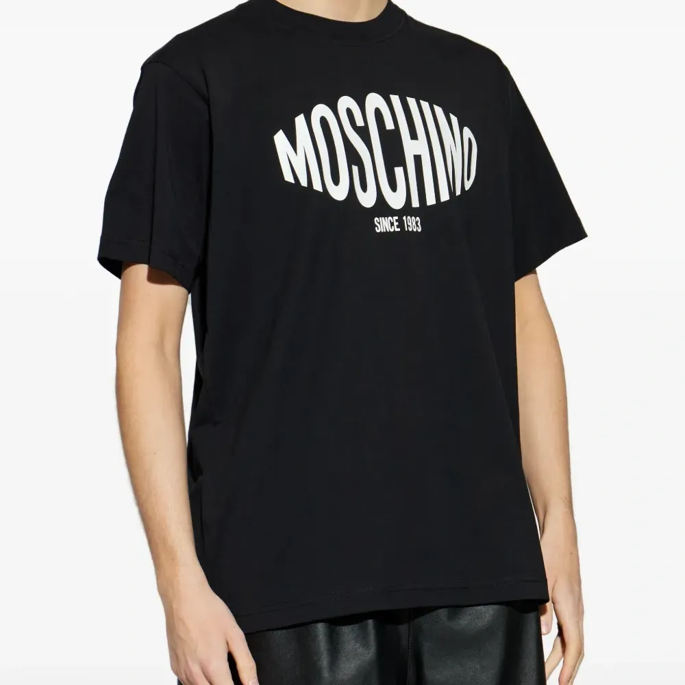 Футболка с логотипом