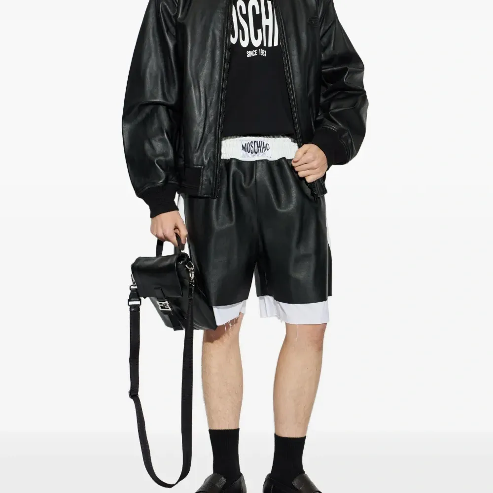 Футболка с логотипом