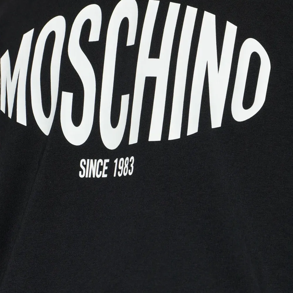 Футболка с логотипом