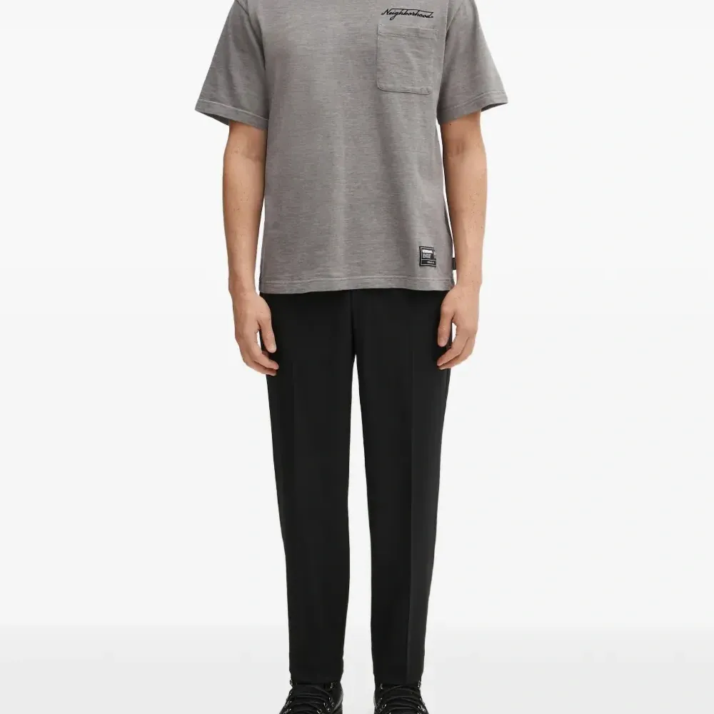 Футболка с накладным карманом