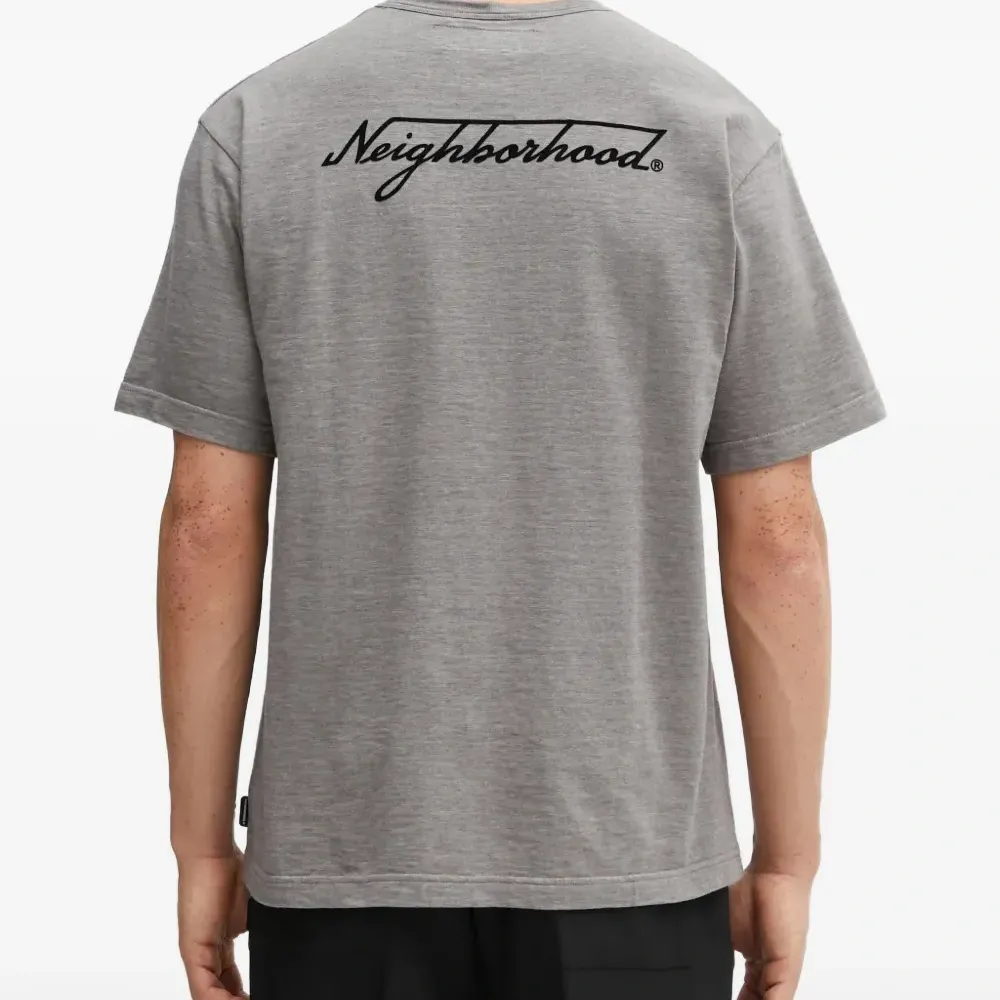 Футболка с накладным карманом