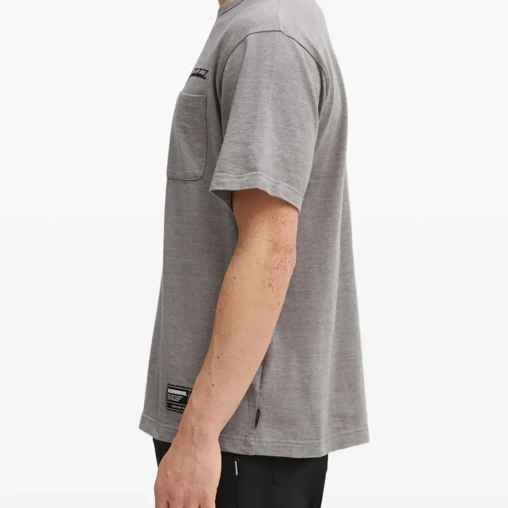 Футболка с накладным карманом