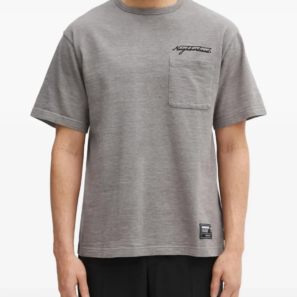 Футболка с накладным карманом