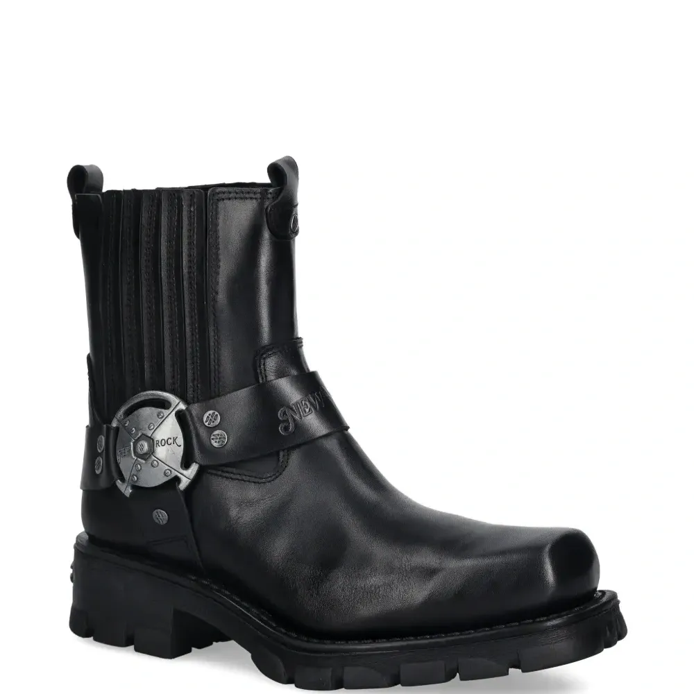 Ботинки с пряжками