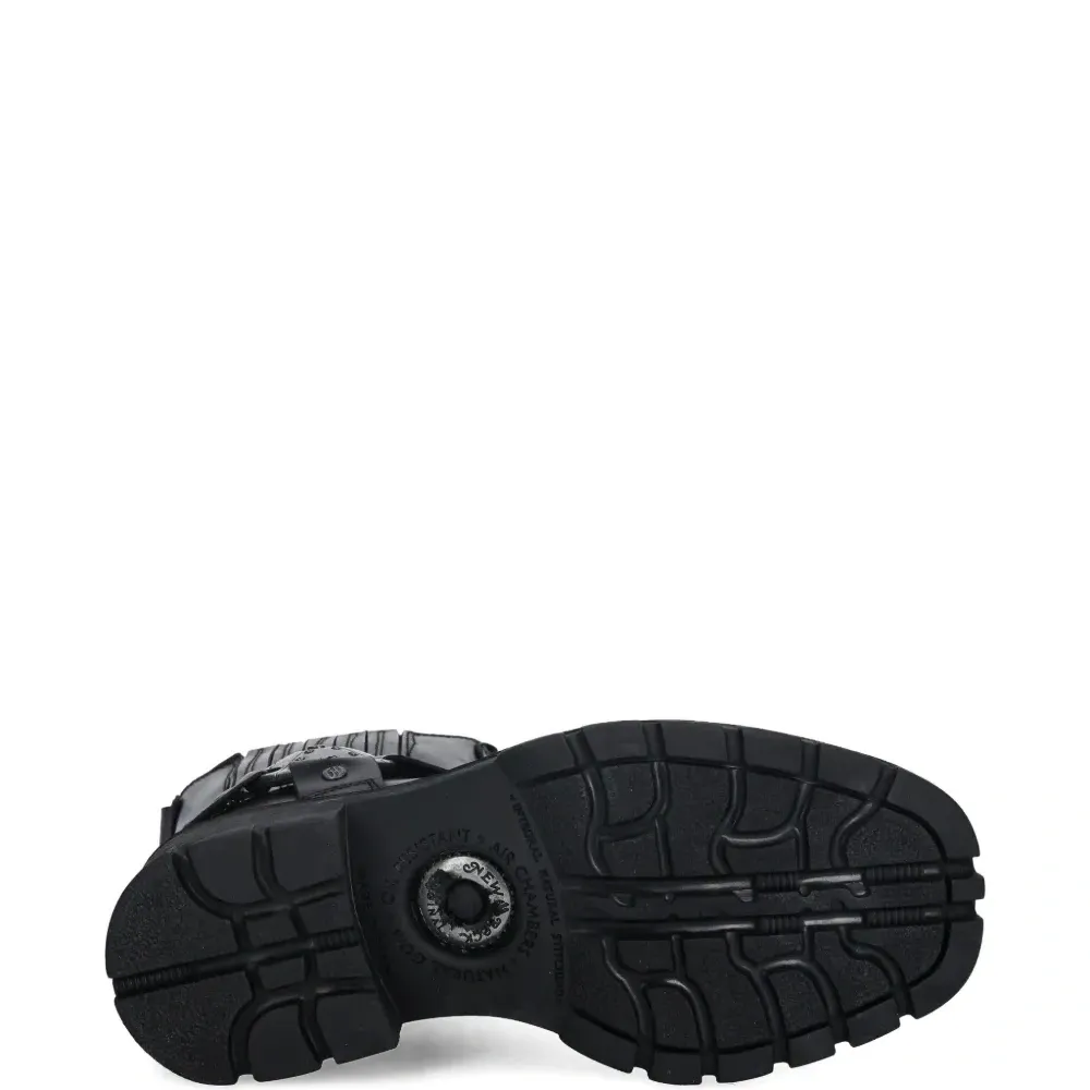 Ботинки с пряжками