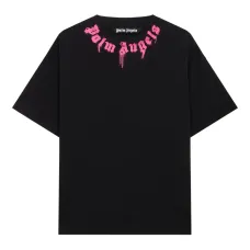 Футболка с нанесённым логотипом на воротнике