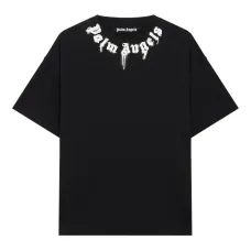 Футболка с нанесённым логотипом на воротнике