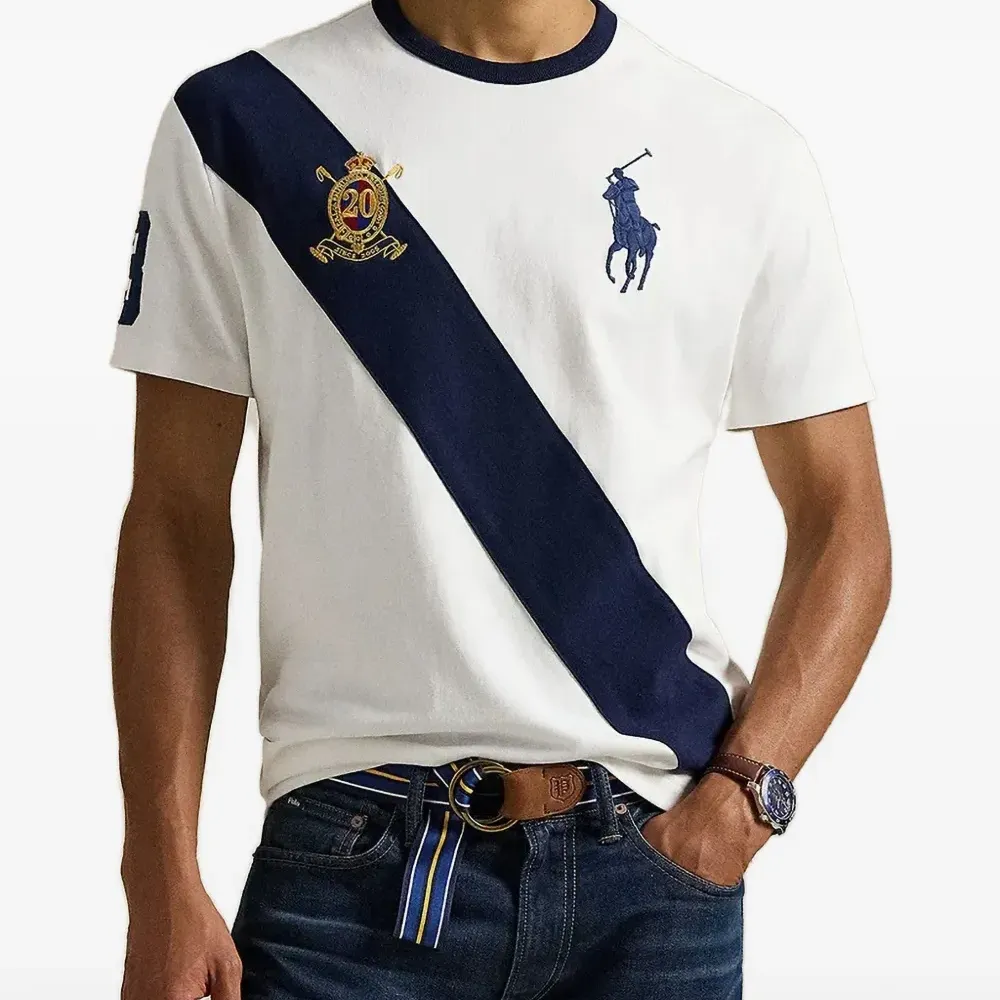 Футболка с вышитым логотипом и диагональными полосами