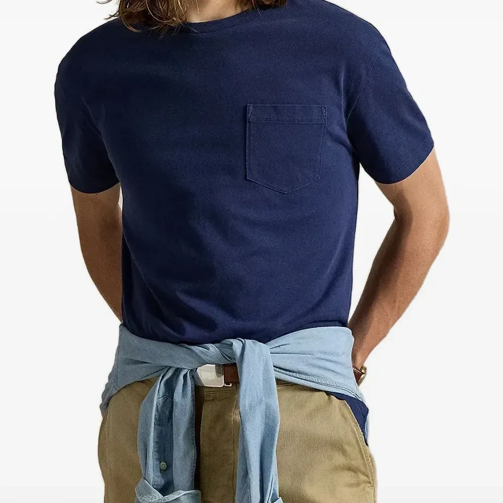 Футболка с накладным карманом