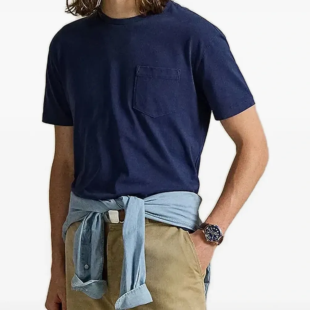 Футболка с накладным карманом