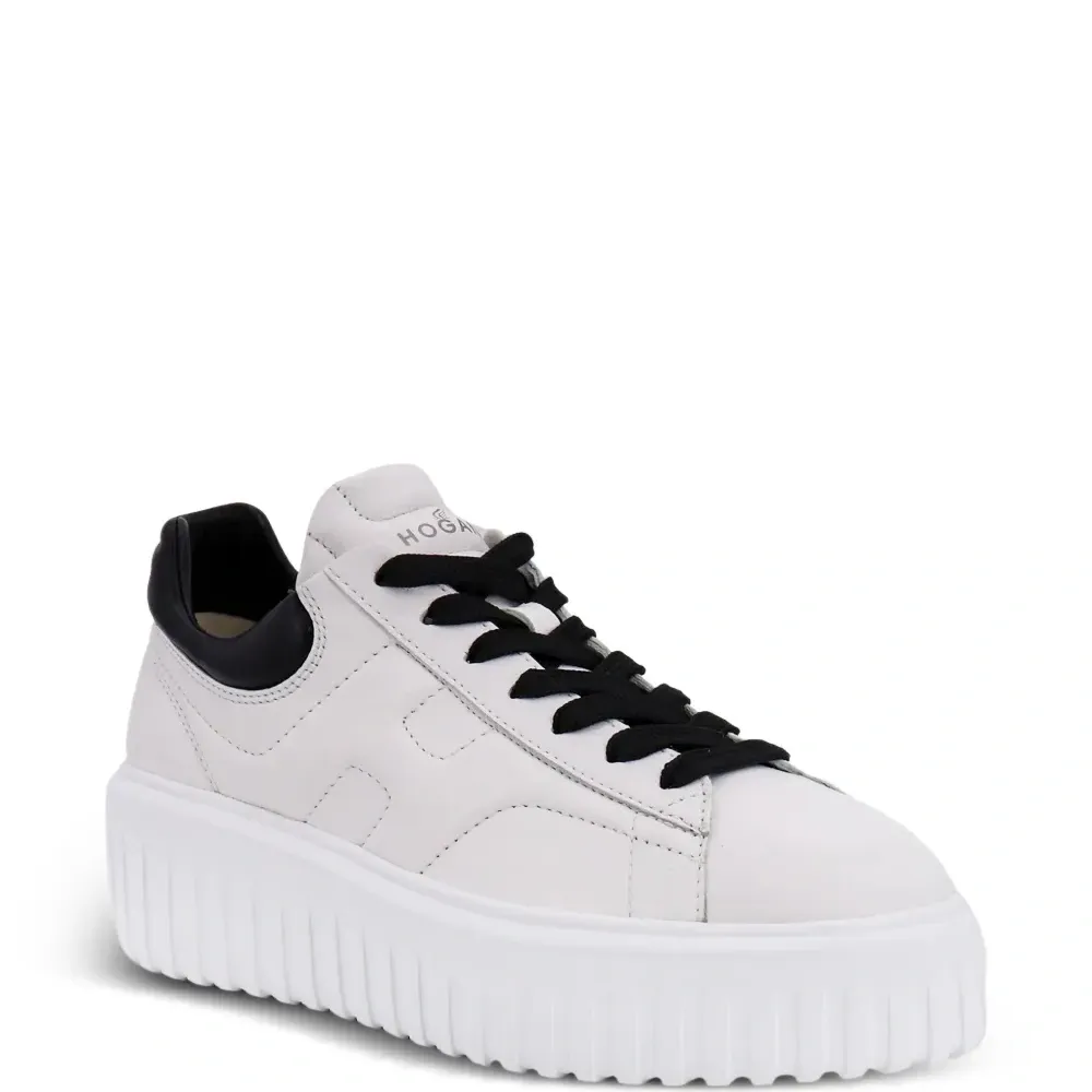 Кроссовки с полосками в виде буквы "H"