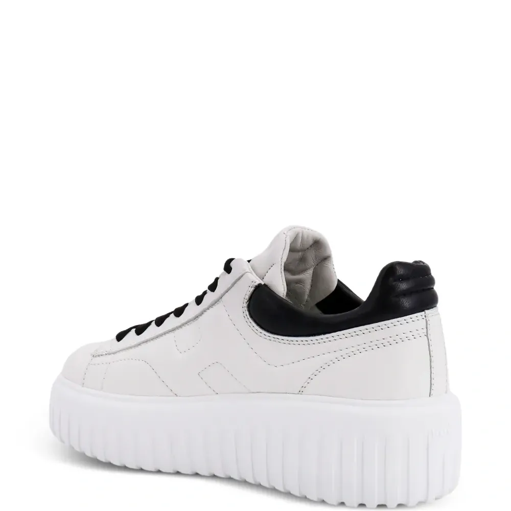 Кроссовки с полосками в виде буквы "H"