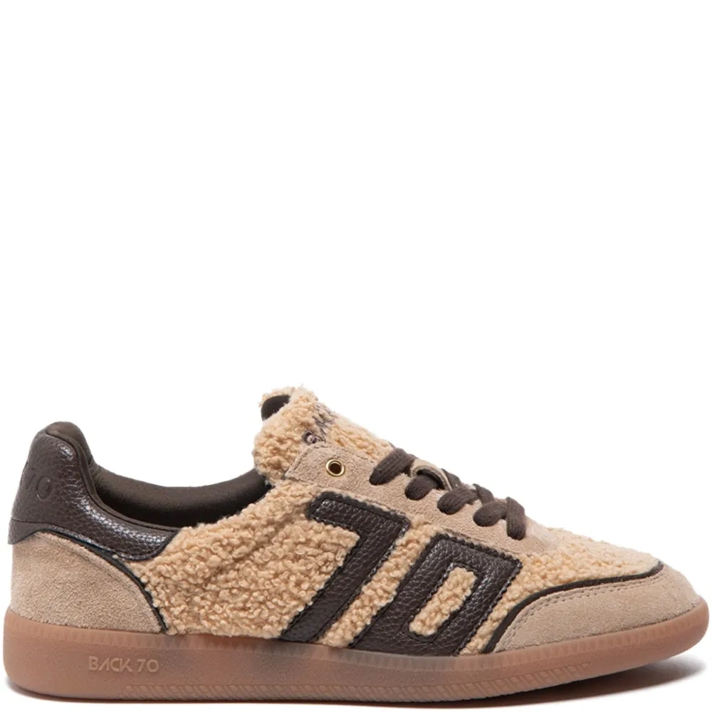 Кроссовки на шнуровке