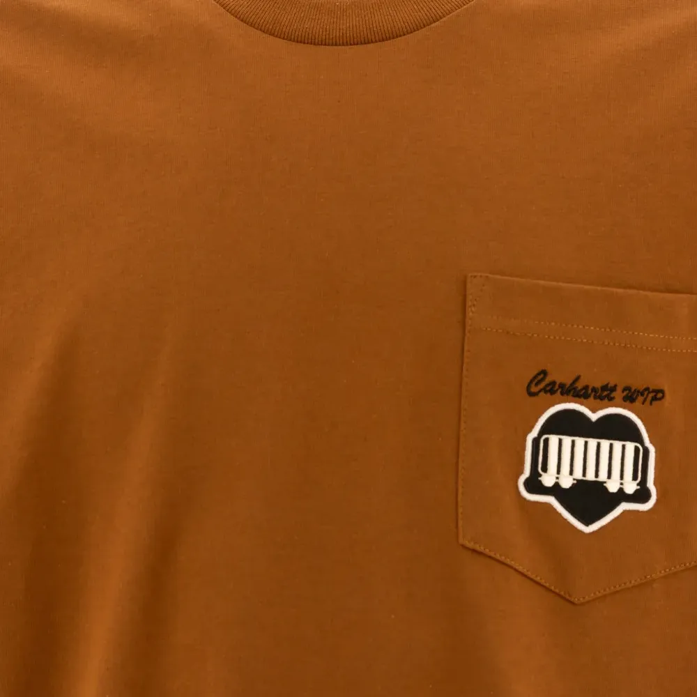 Футболка с нагрудным карманом