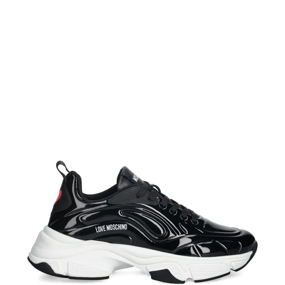 Кроссовки из лакированной кожи