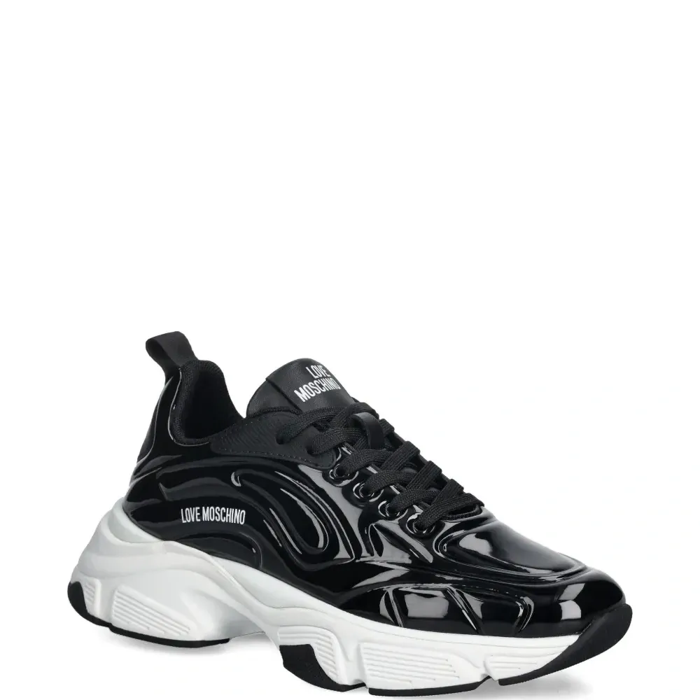 Кроссовки из лакированной кожи