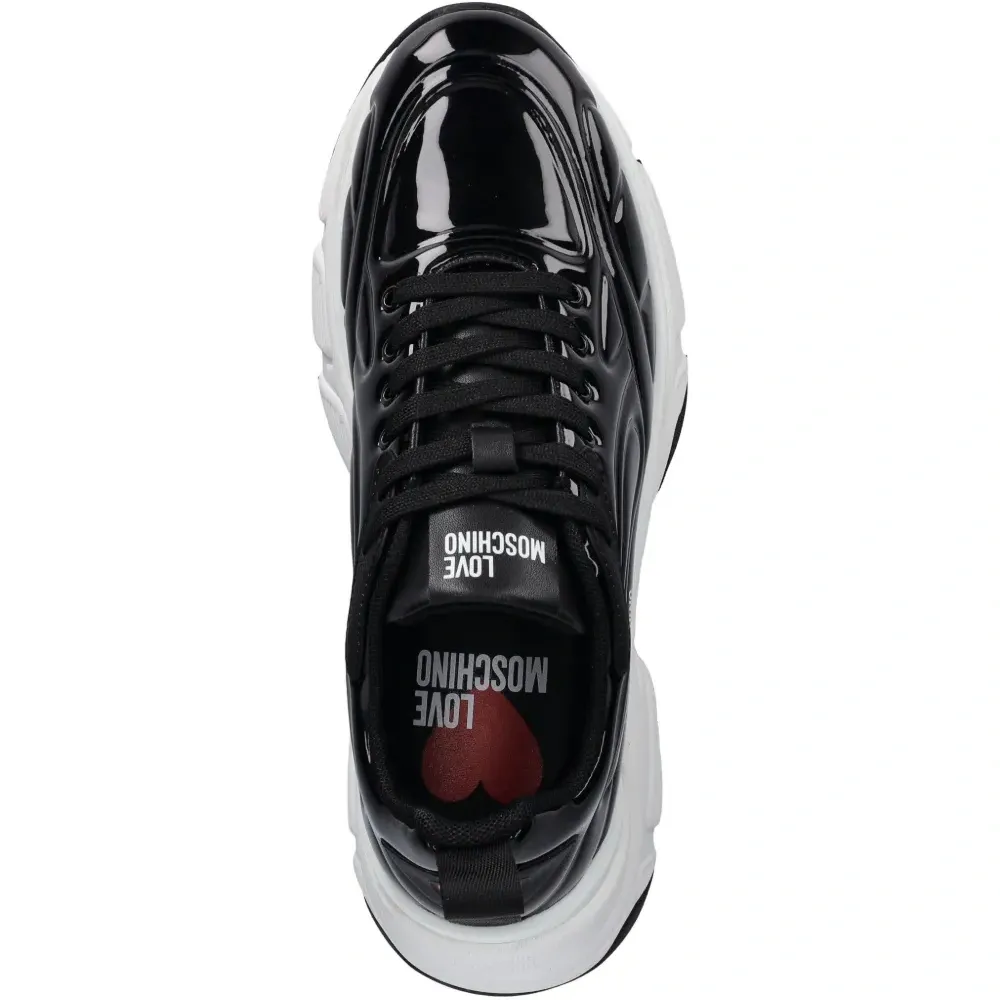 Кроссовки из лакированной кожи