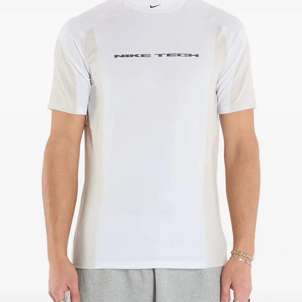 Футболка с короткими рукавами