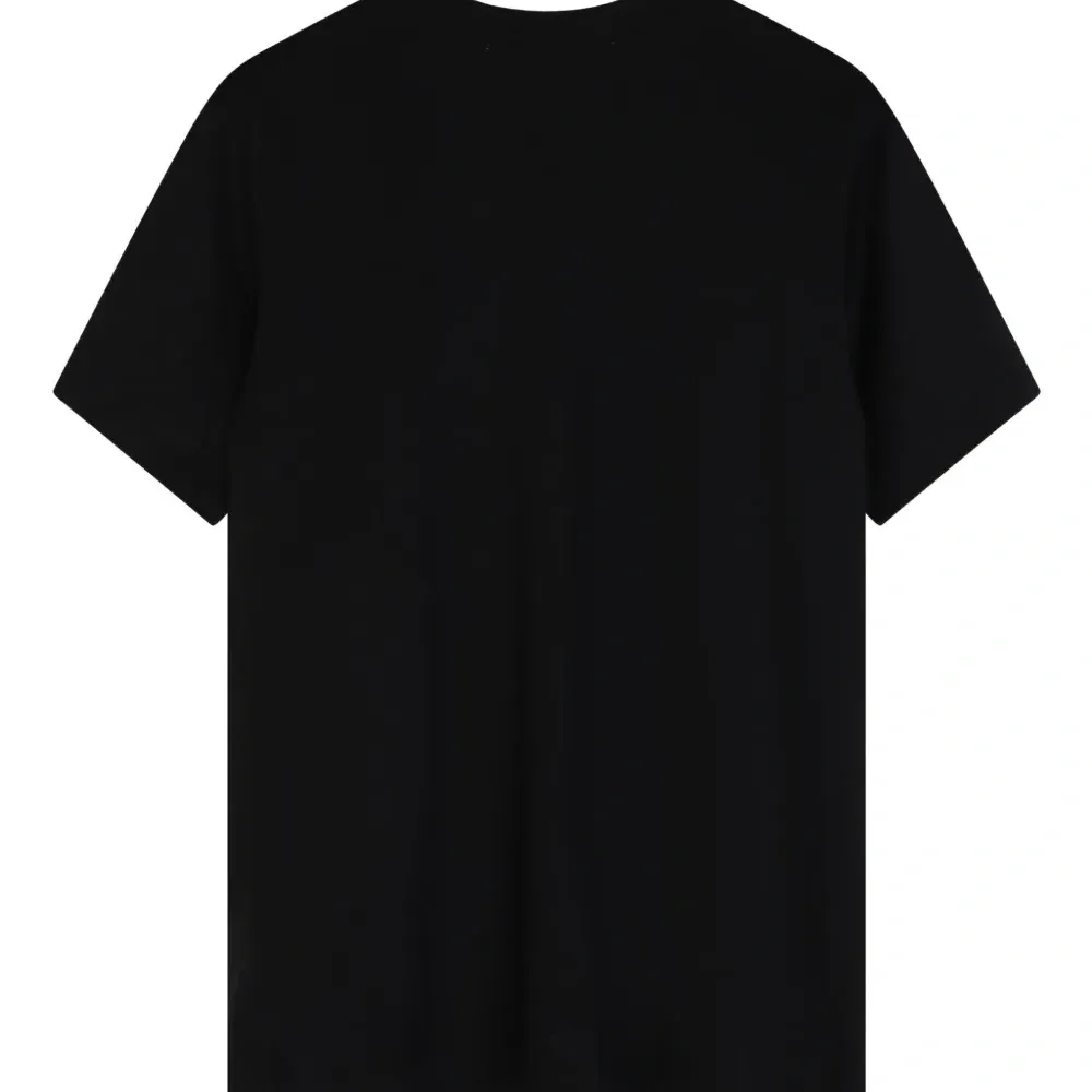 Черная футболка