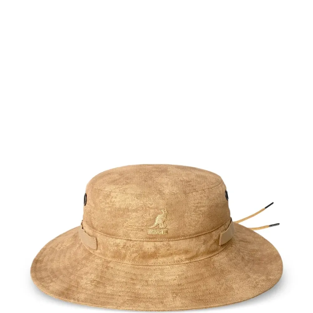 Шапка Salvaged с нашивкой-логотипом