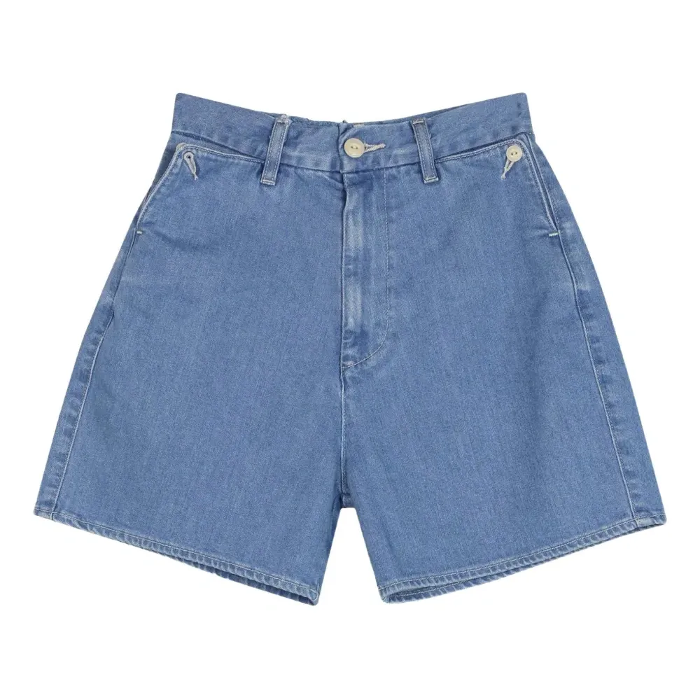 Шорты на пуговице с прорезным карманом