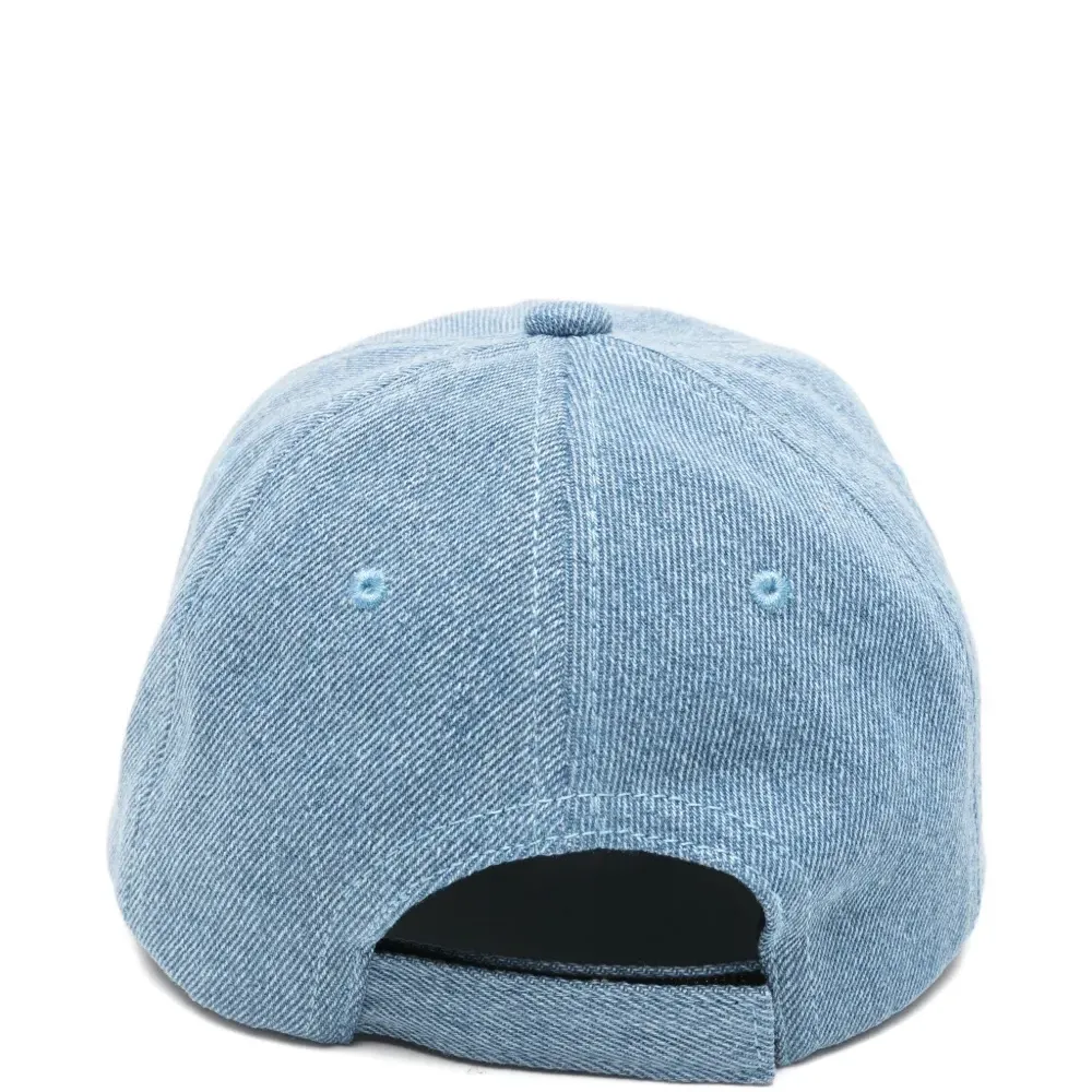 Бейсболка с вышитым логотипом Бейсболка с вышитым логотипом