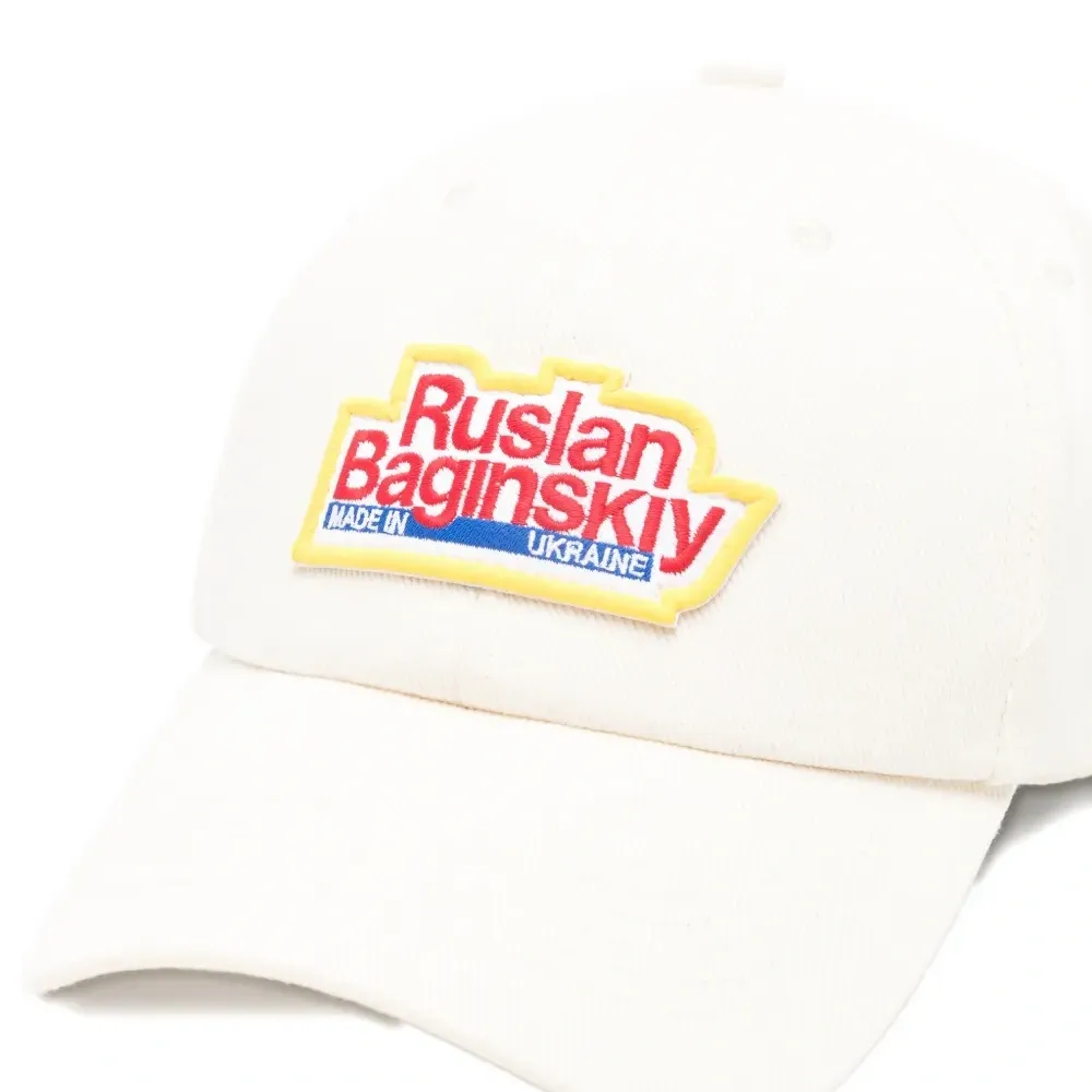 Бейсболка с нашивкой-логотипом Бейсболка с нашивкой-логотипом