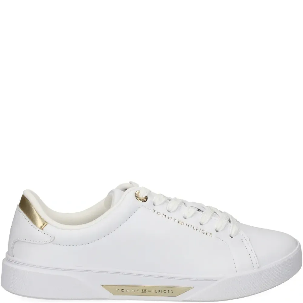 Кожаные кроссовки с логотипом