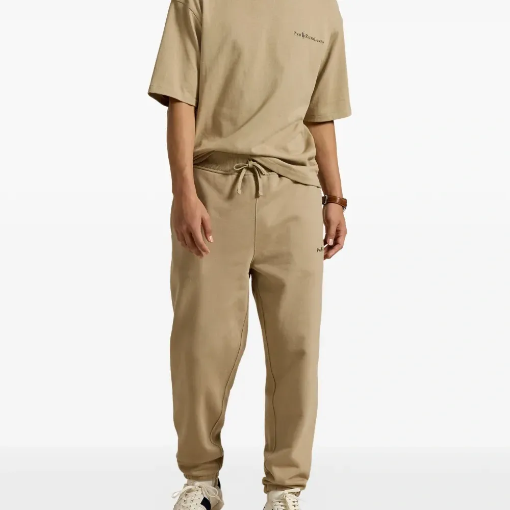 Футболка с круглым вырезом и логотипом