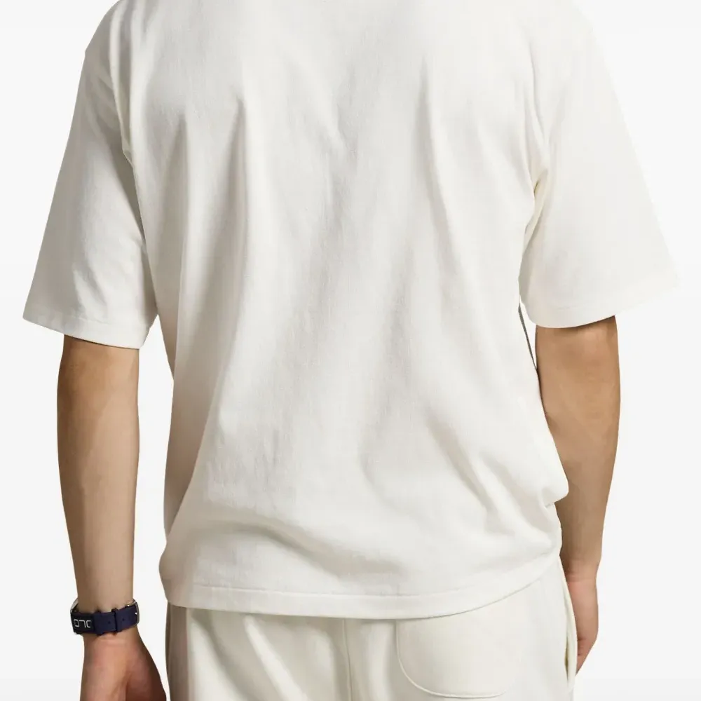 Футболка с логотипом