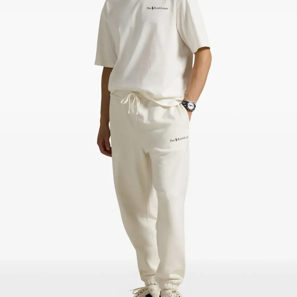 Футболка с логотипом