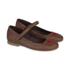 Балетки с вышитым логотипом