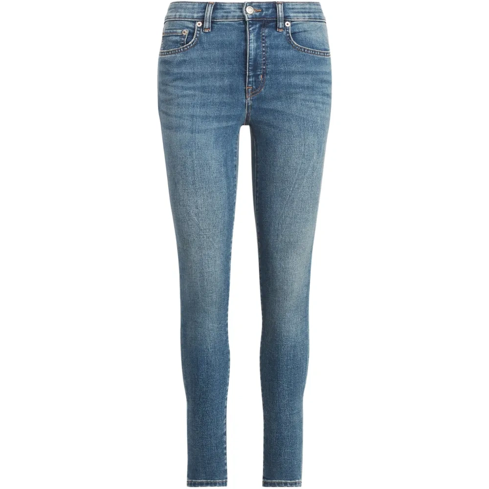 Джинсы с карманом и петлей для ремня