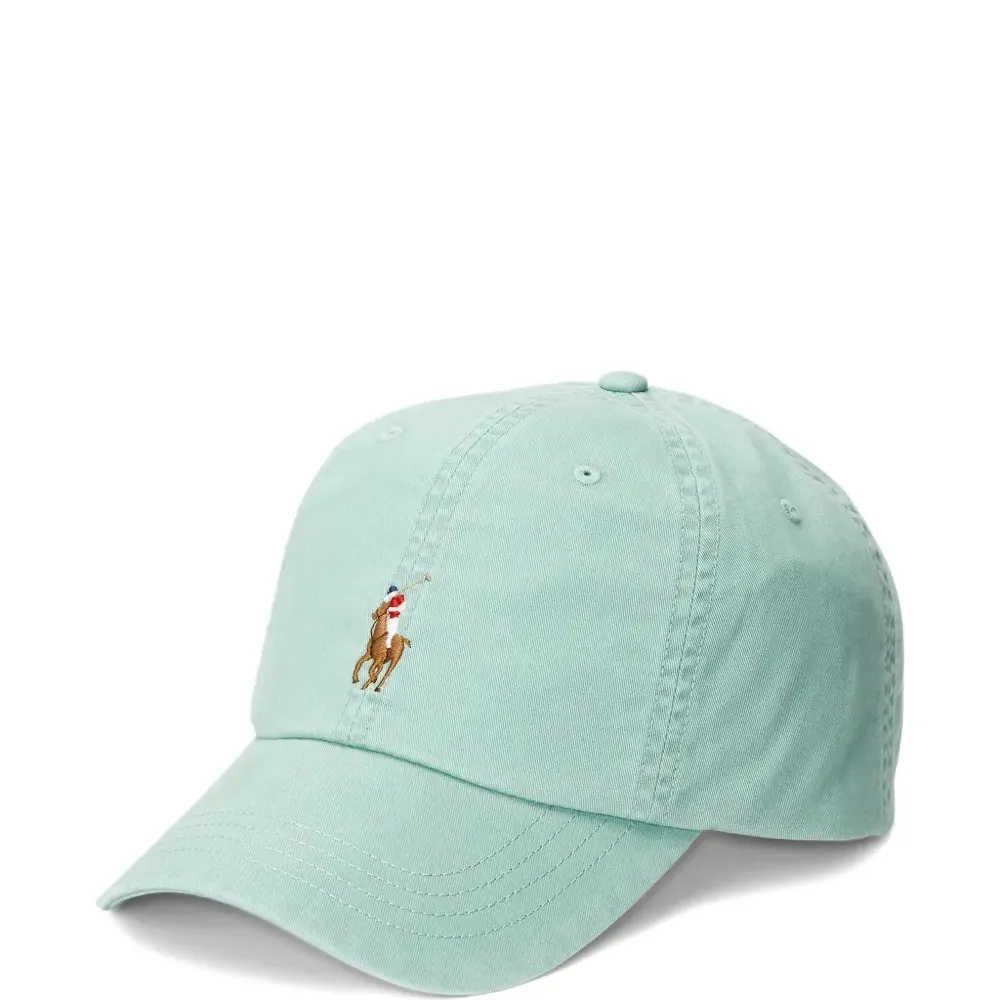 Бейсболка с вышитым логотипом и ремешком с пряжкой