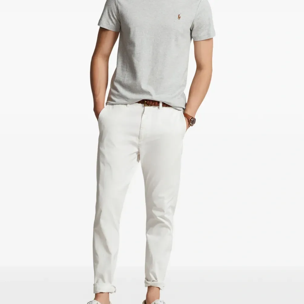 Футболка с вышитым логотипом